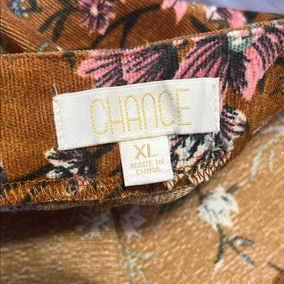 Francesca's Collections Floral Mini Skirt - Picture 2 of 3